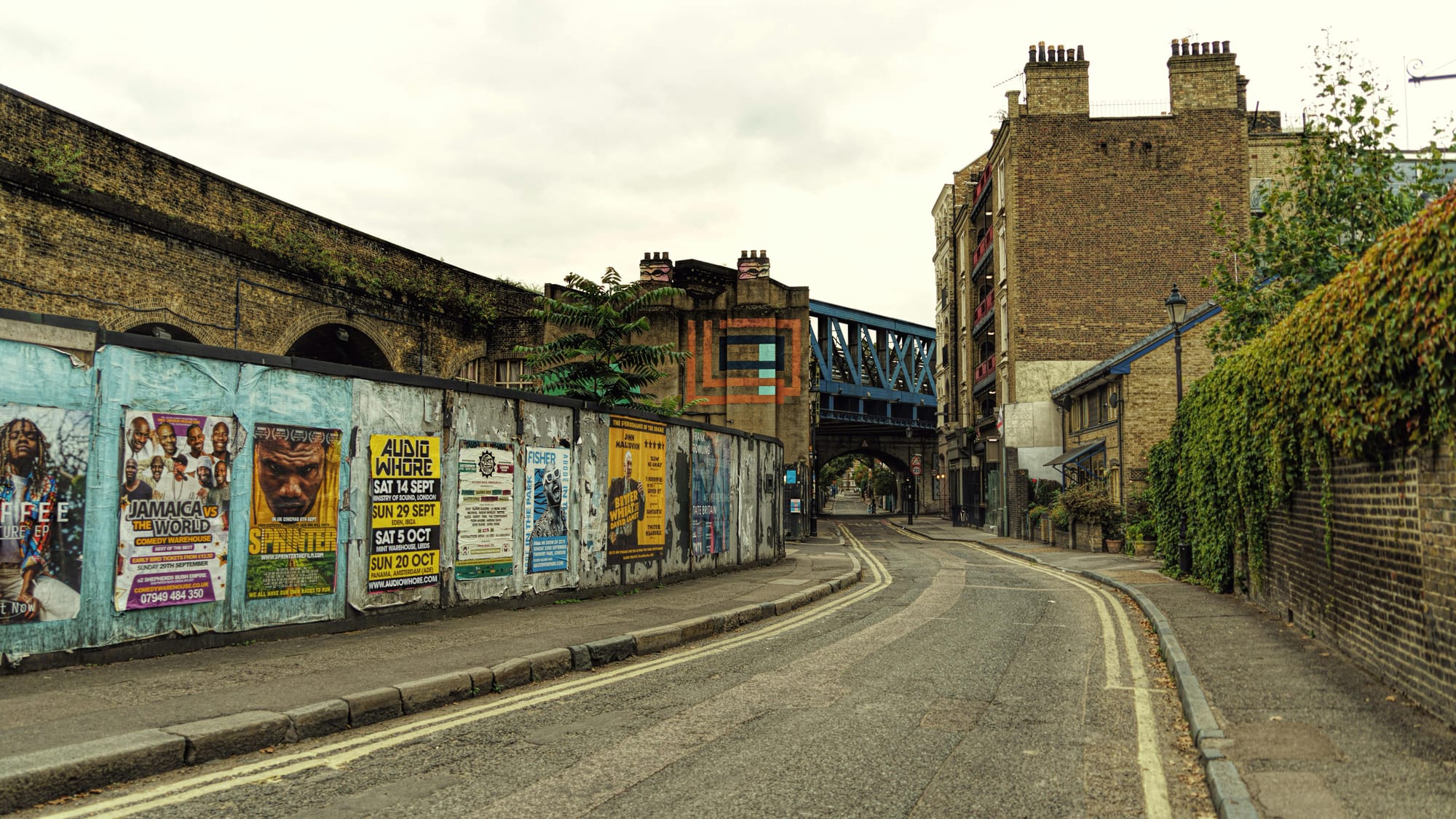 BuzzOmni - Bold typographic murals with cultural references